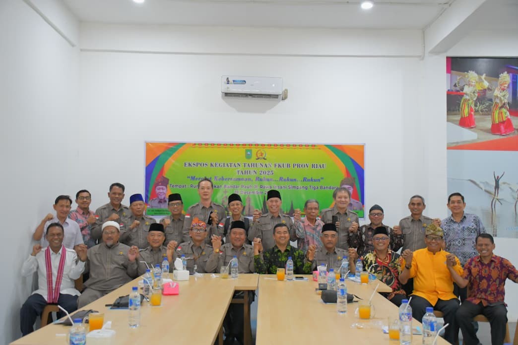 Kepala Kesbangpol Riau menghadiri Rapat Ekspos Kegiatan FKUB Riau akhir Tahun 2025